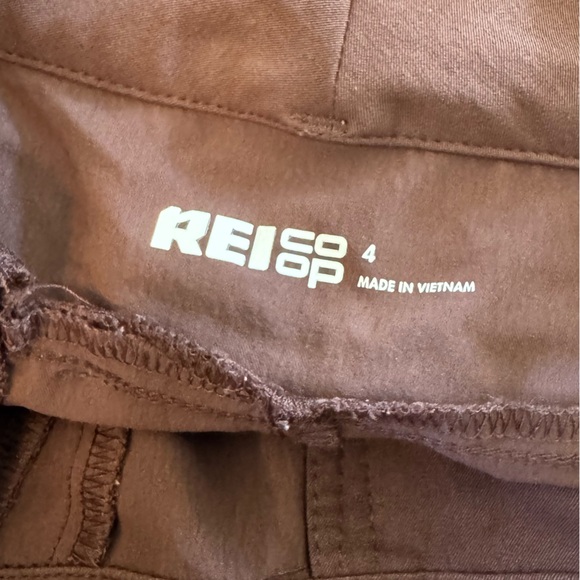REI CO-OP Mountain Biking Shorts • size 4 - Picture 8 of 13